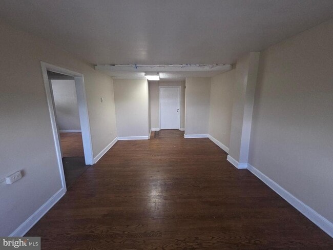 Building Photo - 9863 Main St Unit 3