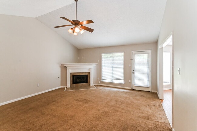 Photo - 1935 Cresent Ln