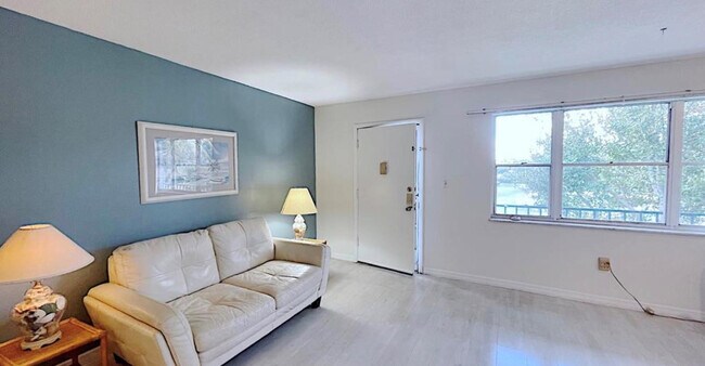 Photo - 1200 Colonnades Dr Unidad 208