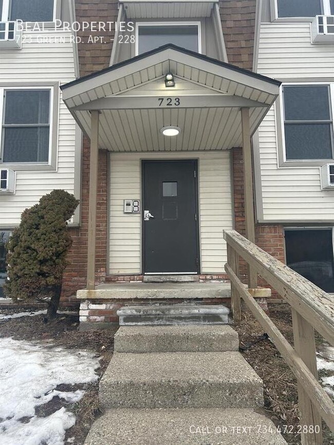 Building Photo - 723 Green Rd Unit 228