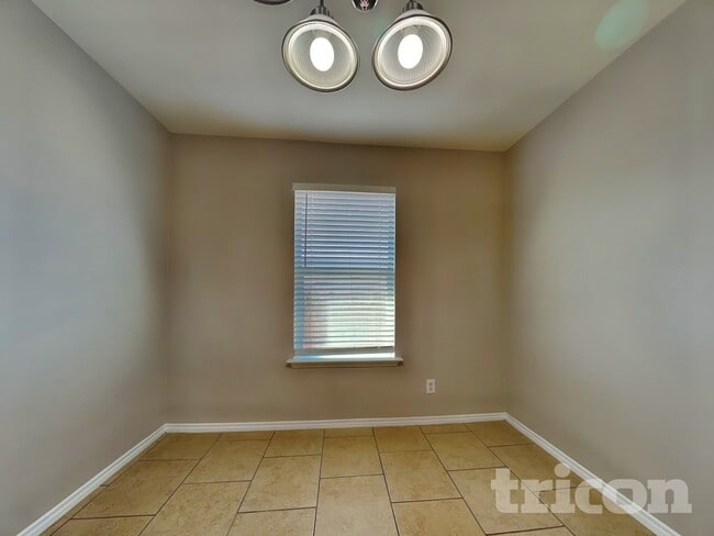 Photo - 8147 Steep Valley