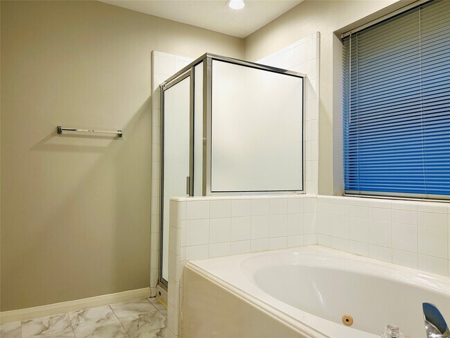 Photo - 1404 Helmsley Dr