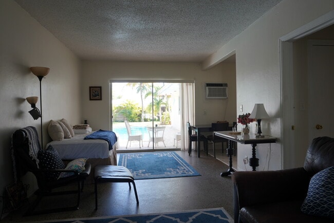 Building Photo - 10911 NE 9th Ct Unit Home in Bird Sanctuary