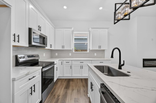 Photo - 8215 Gladstone St
