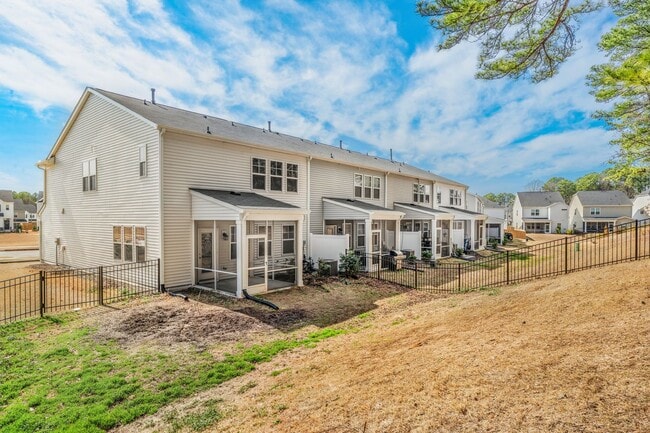 Photo - *PENDING APPLICATION* Ellis Walk 3be / 2.5ba Fenced-In Backyard Townhouse