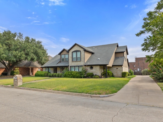 Photo - 6504 Lago Vista Dr