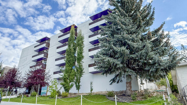 Building Photo - The Skyline in Bankview