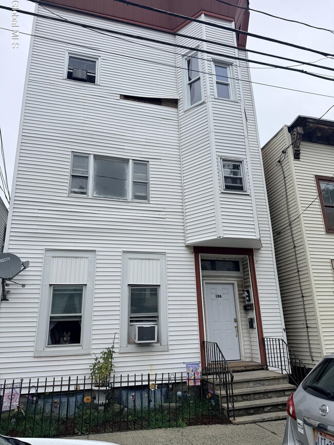Building Photo - 106 Congress St Unit 2
