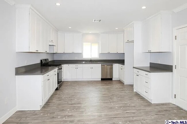 Photo - 7435 Collett Ave