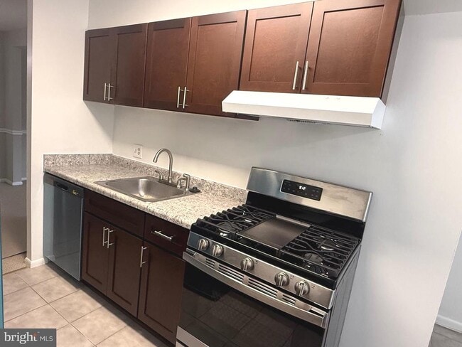 Building Photo - 3300 Woodburn Village Dr Unit 23