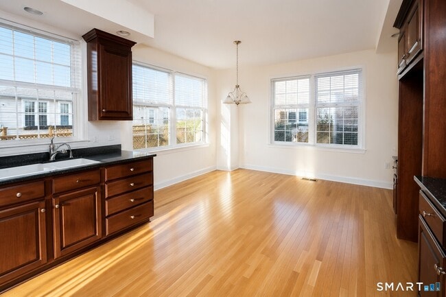 Photo - 129 Park St