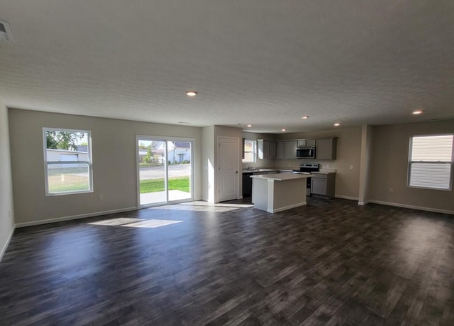 Photo - 987 N South St