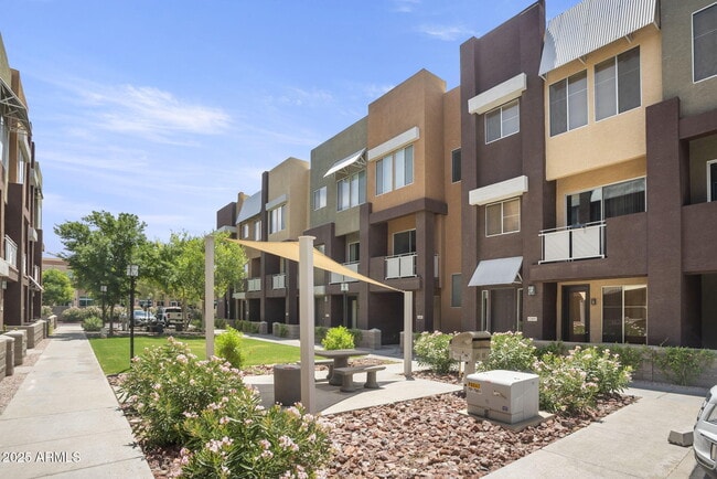 Building Photo - 6605 N 93RD Ave Rental