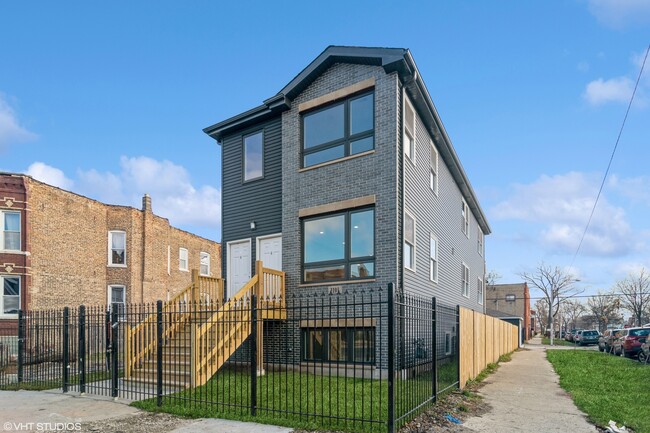 Building Photo - 1101 N Lawndale Ave Unit 1 Rental