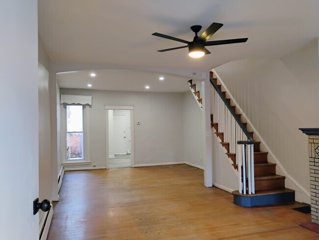 Photo - 715 N 49th St