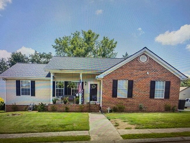 Building Photo - BEAUTIFUL SINGLE FAMILY HOME