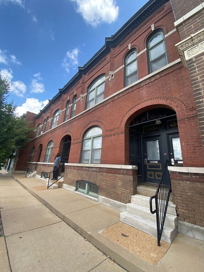 Photo - Cozy Updated 1 Bed 1 Bath in the Grove wit... Unit 4347 Manchester Ave Apt D