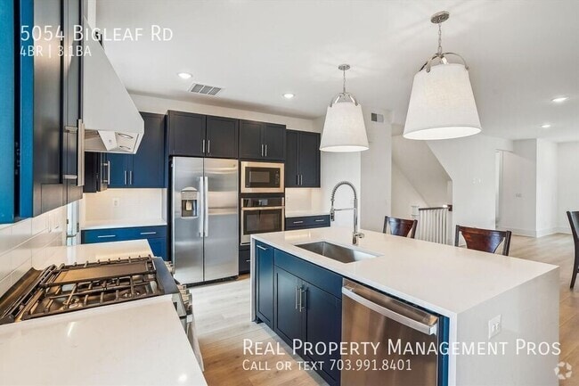 Building Photo - 5054 Bigleaf Rd Rental