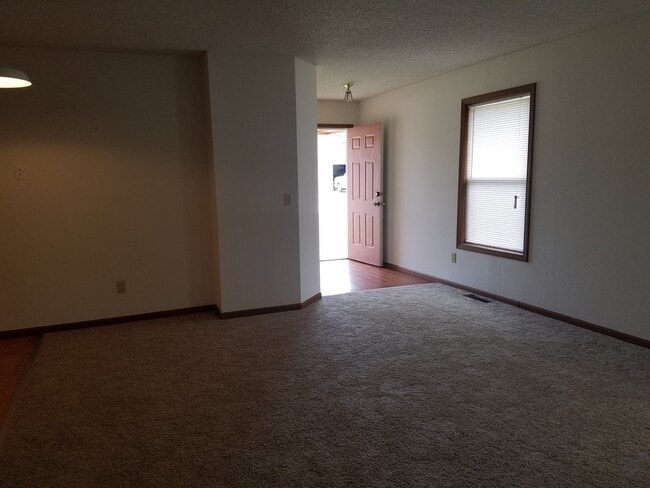 Photo - Great 3 Bed 2 Bath 2 Car Garage Flat Duplex- Pets ok!