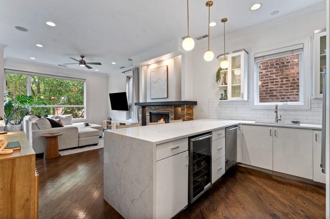 1131 W Addison St Unit 2