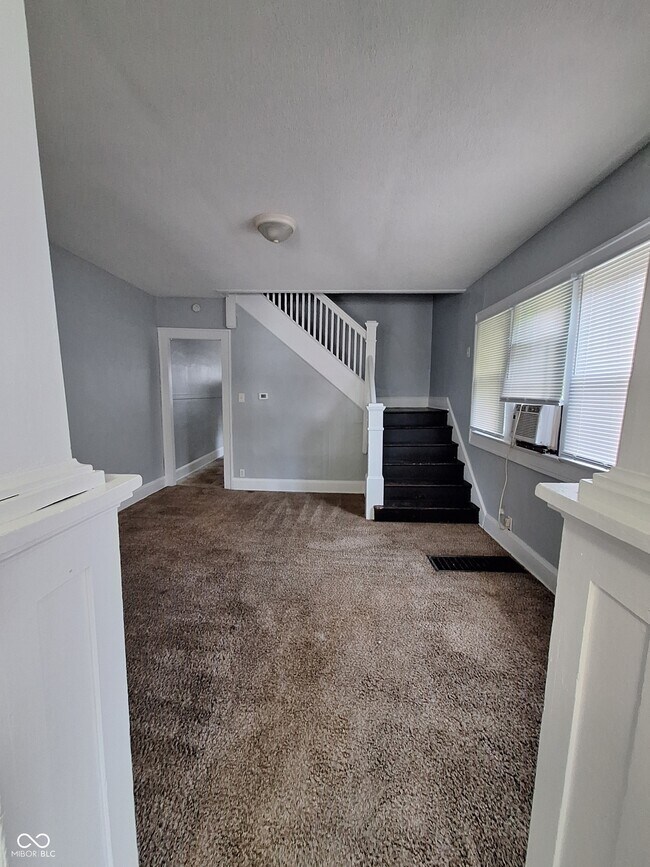 Photo - 319 W 40th St