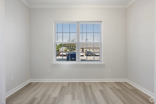 3BR, 2BA - 1,275SF - Sunroom
