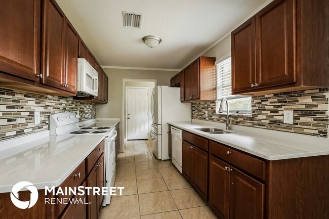 Photo - 5009 2nd St W