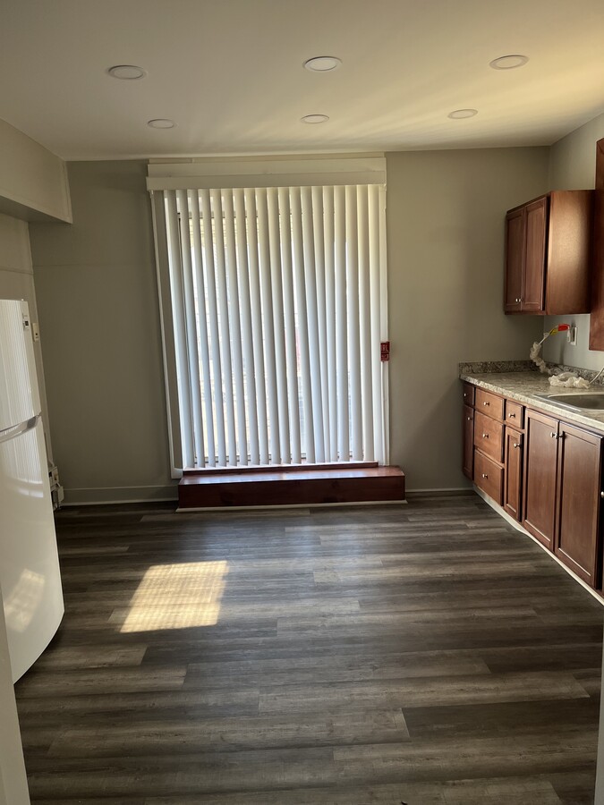 Spacious Studio with Private Balcony - 1521 S Broad St Unit 2R
