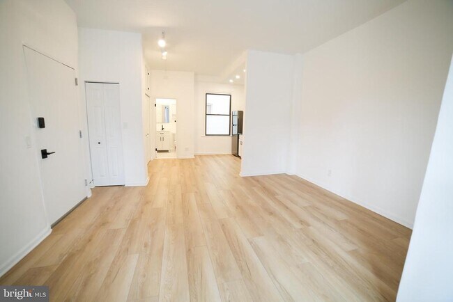 Building Photo - 1822 15th St NW Unit 107