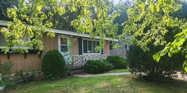 Building Photo - 2934 S Marion Rd Rental