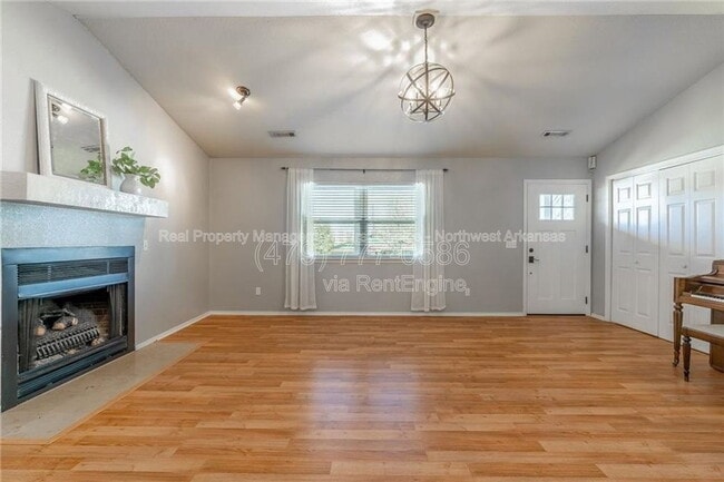 Photo - 3231 Shale St