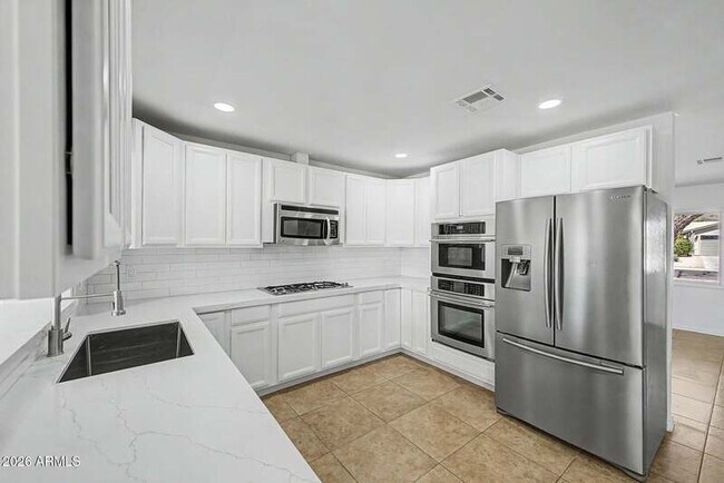 Photo - 2601 E Dahlia Dr