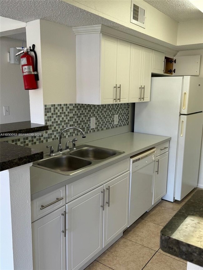 Photo - 10501 SW 155th Ct Unidad 1121