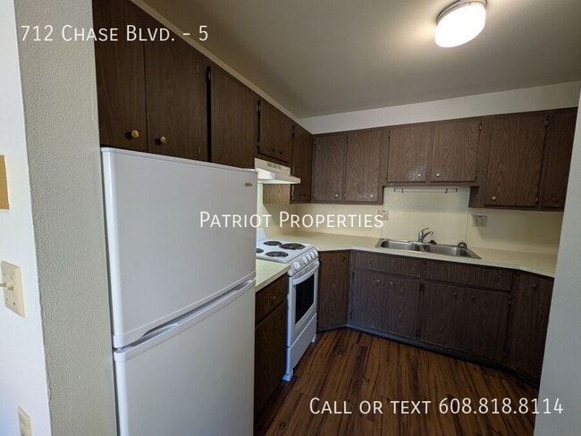 Building Photo - 712 Chase Blvd Unit 5