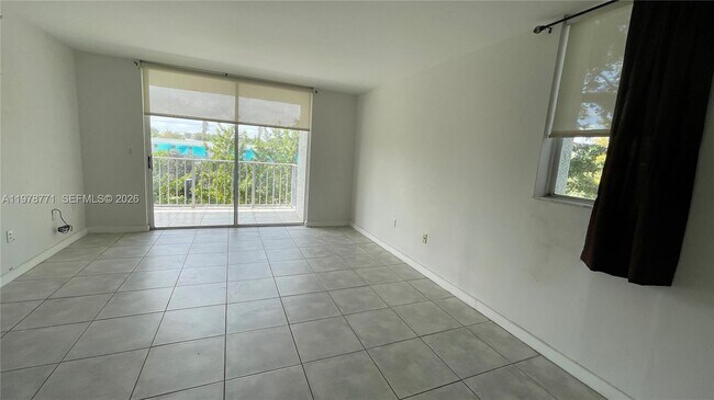 Photo - 650 NE 64th St Unidad G309