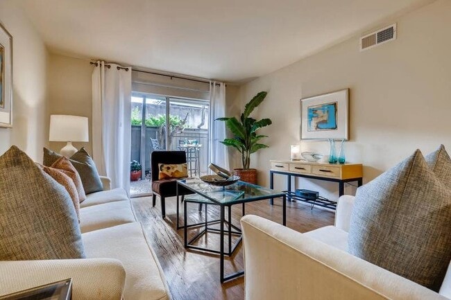 Photo - Creole on Yorktown