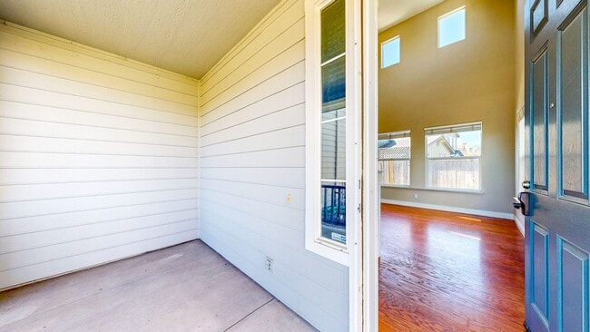 Photo - Bright two story 3 Bedroom 2.5 Bathroom Ho...