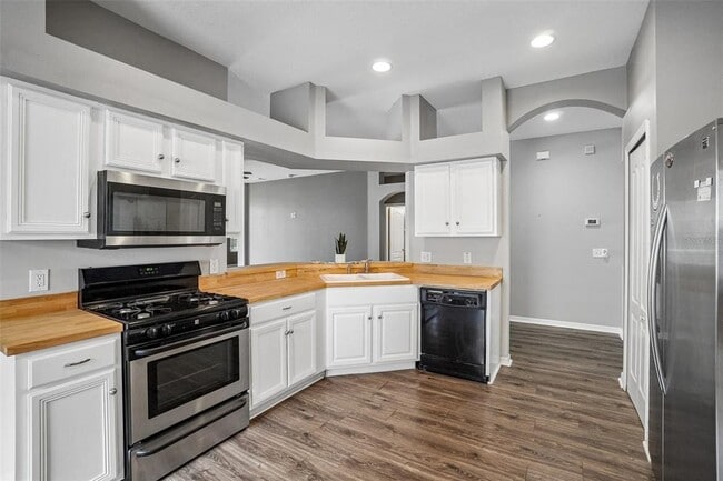 Photo - 6111 Gannetside Pl