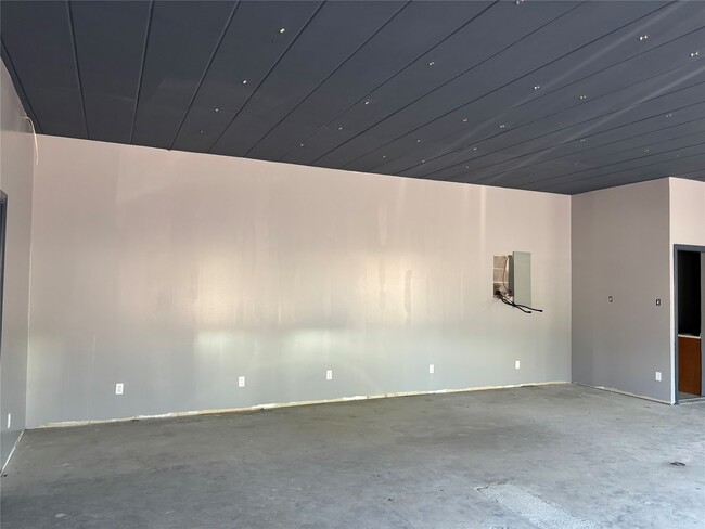 Building Photo - 401 W James Ave Rental