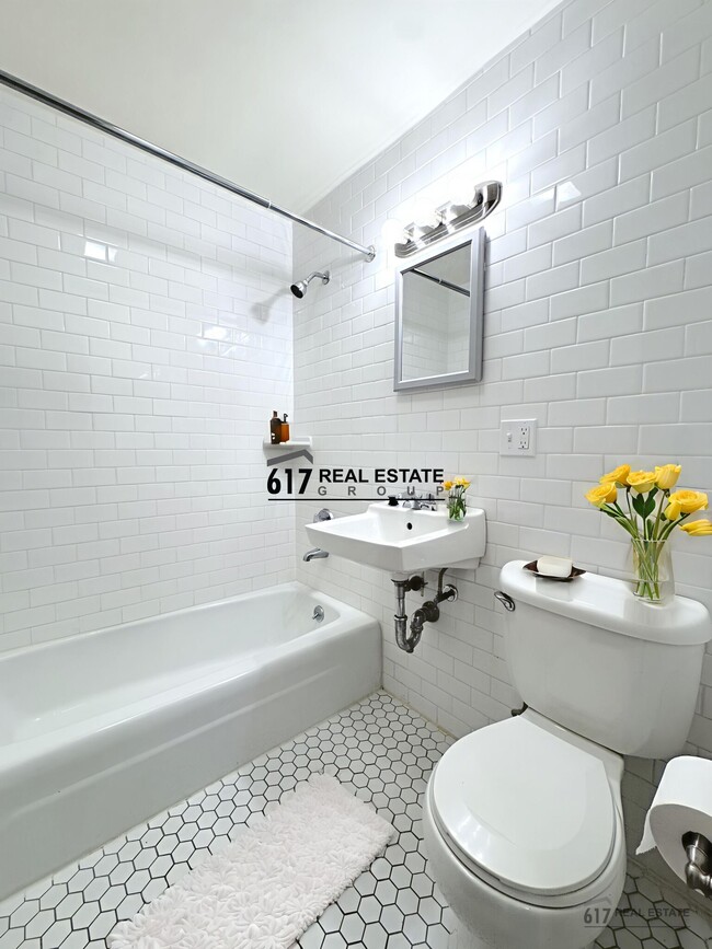 Photo - 172 N Beacon St Unidad 03