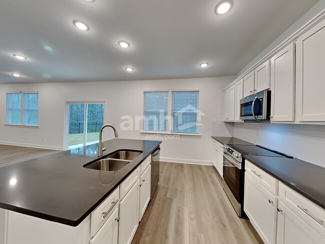 Photo - 250 Sapling Way