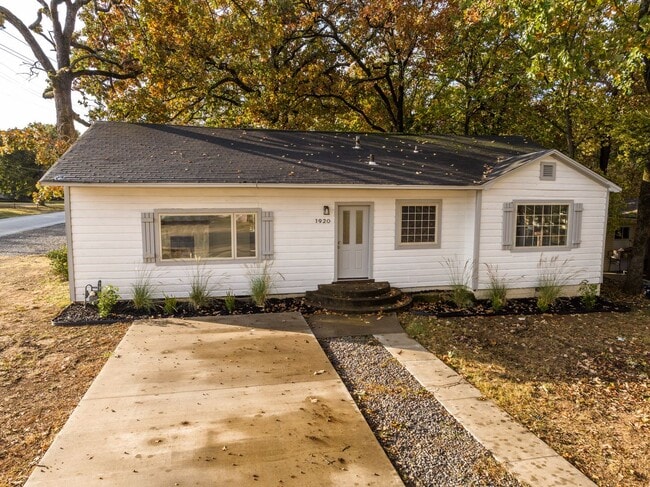 Photo - Freshly Updated 3 Bedroom House