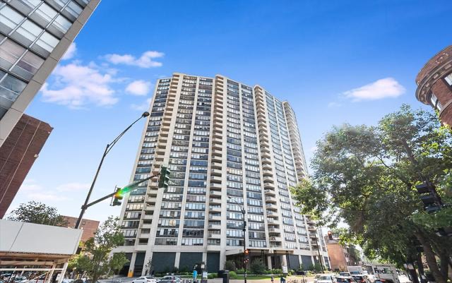 Building Photo - 3930 N Pine Grove Ave Unit 702 Rental