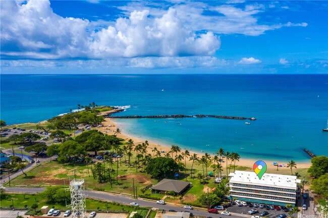 Building Photo - Pokai Bay Beach Cabanas Unit 405 Rental