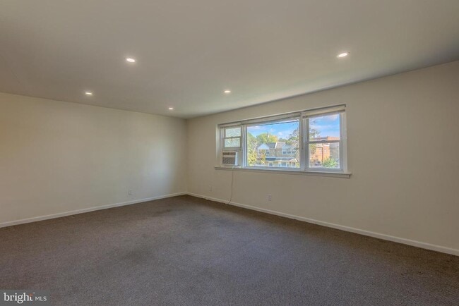 Building Photo - 8124 Langdon St Unit 2