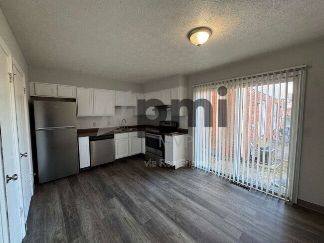 Building Photo - 4056 Carlton Ave Unit B