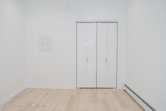 Photo - 144 St James St