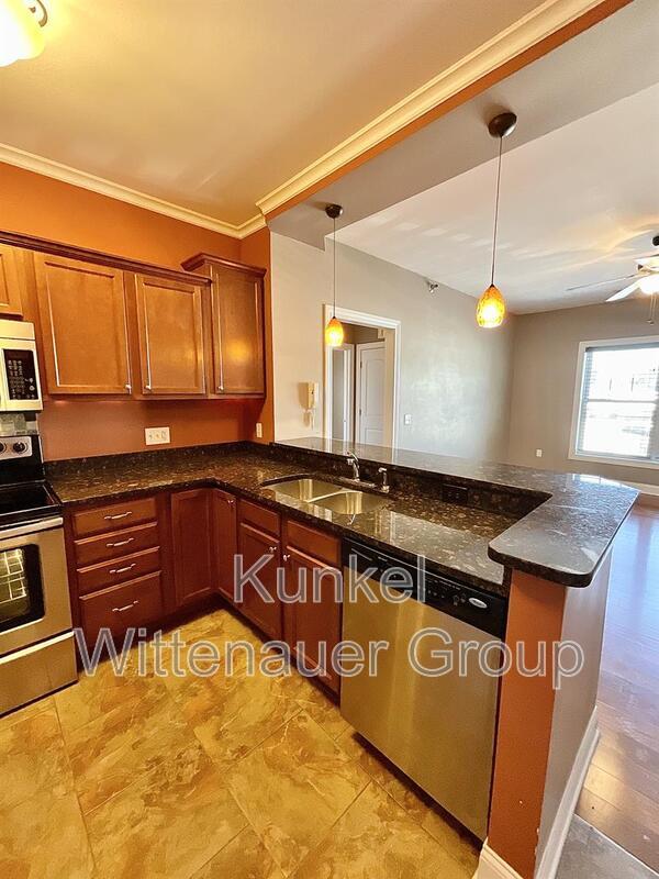 Photo - 409 W Washington St