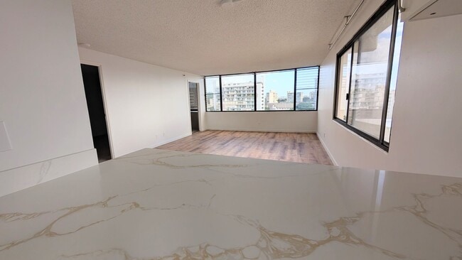Photo - Newly remodeled Large 3 bed/2 bath/2 parking end unit with ocean and city views Unit 707
