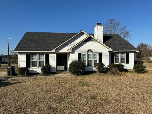 Renovated 3 Bedroom House Near Black Creek... - Renovated 3 Bedroom House Near Black Creek...